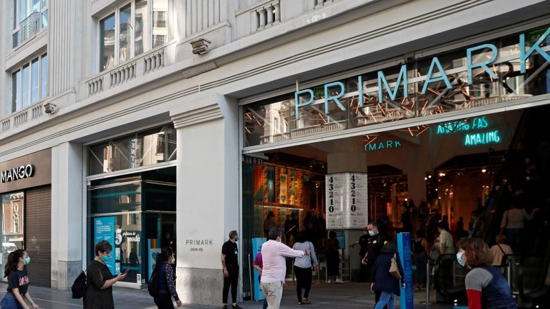 Primark está a punto de agotar el chubasquero que arrasa este otoño 4 Merca2.es sale a la luz el secreto de primark de gran via es un pastizal y nunca lo hubieras imaginado Merca2.es