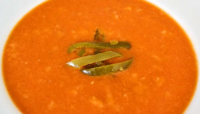 La receta de la sopa de tomate y pimientos asados
