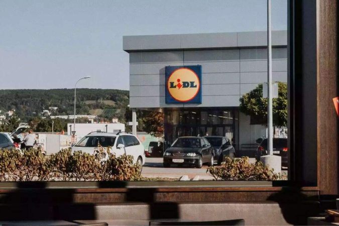 Lidl pone a la venta un increíble felpudo antirrobo 4 Merca2.es supermercado lidl exterior 1200 800 Merca2.es