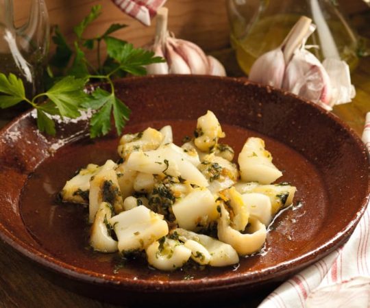 Haz una rica sepia al ajillo al estilo del chef Chicote 1 Merca2.es 20DC6F12 F542 4C38 8D53 06A22AFC731F Merca2.es