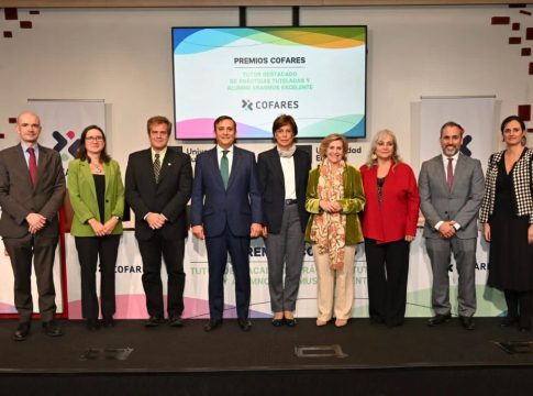 2_Eduardo Pastor junto a los decanos de las facultades de farmacia Cofares premios farmacia