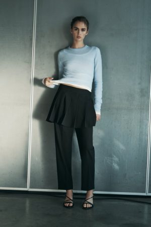 Blanca Suárez se apunta a la moda de la falda pantalón de tablas tendencia que tiene Zara 3 Merca2.es 8526806800 1 1 1 Merca2.es