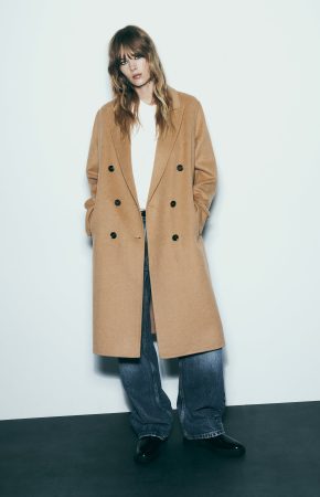 10 abrigos calentitos y elegantes de Zara para esta temporada 6 Merca2.es ABRIGO CRUZADO CON LANA