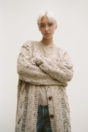 10 abrigos calentitos y elegantes de Zara para esta temporada 10 Merca2.es ABRIGO DE PUNTO OCHOS ROTOS