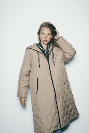 10 abrigos calentitos y elegantes de Zara para esta temporada 13 Merca2.es ABRIGO LARGO ACOLCHADO