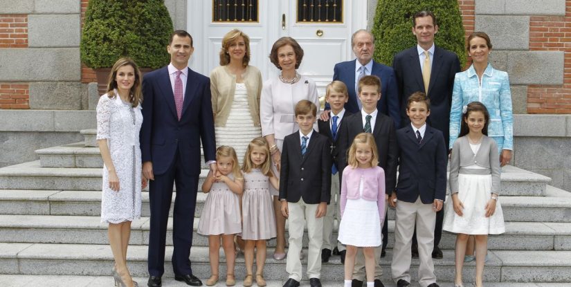 ¿De donde obtiene el dinero la reina emérita?