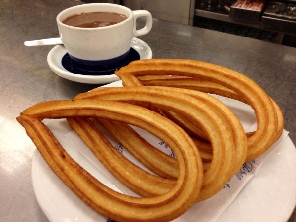 Receta de chocolate con churros caseros ¡para chuparse los dedos! 2 Merca2.es Chocolate con churros de lazo Merca2.es