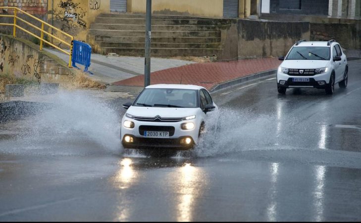 Consejos de la DGT para conducir con lluvia y evitar accidentes 3 Merca2.es