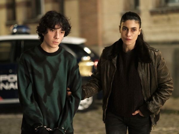 Elena detiene al menor