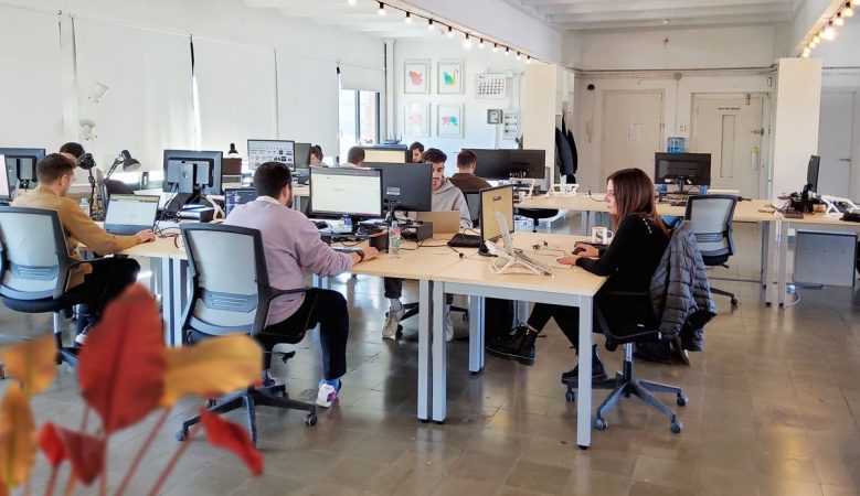 Equipo en oficinas de JEVNET Merca2.es