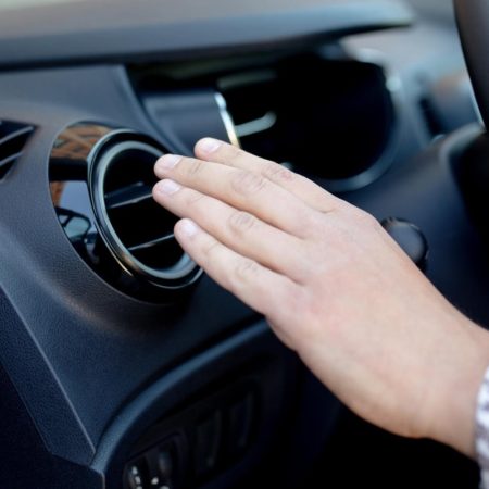 Esta es la manera más rápida de calentar tu coche por dentro cuando aprieta el frío 34 Merca2.es Llega el invierno también hay que calentar el interior del coche