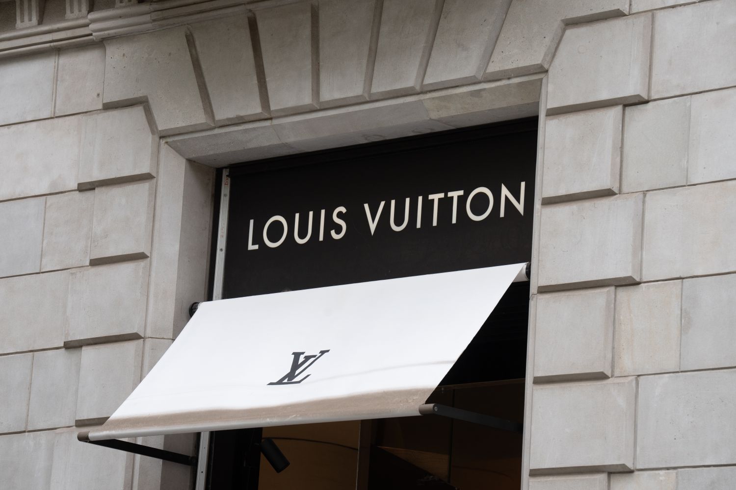 Louis Vuitton, Puig y Ferrari: tres formas de afrontar los aranceles de Trump