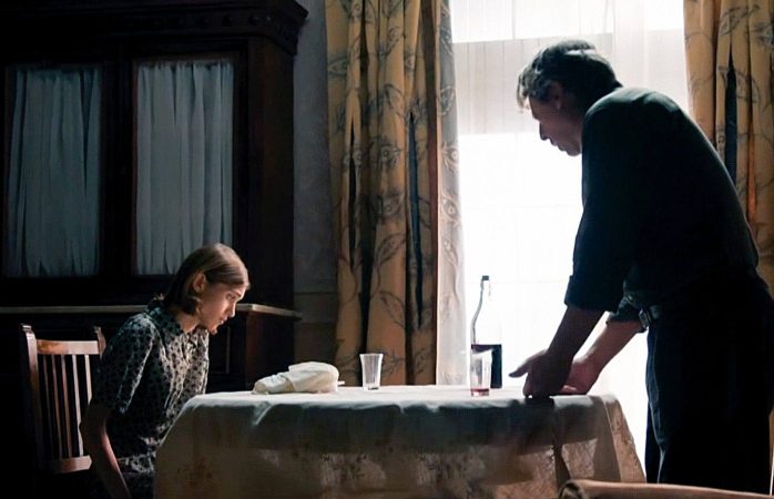 Higinio chantajea a Marta