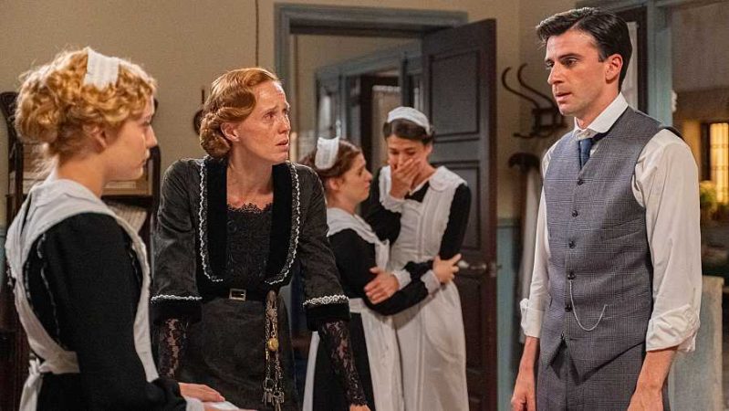 ‘La Promesa’: una trampa y una dura despedida 1 Merca2.es La Promesa 4 Merca2.es