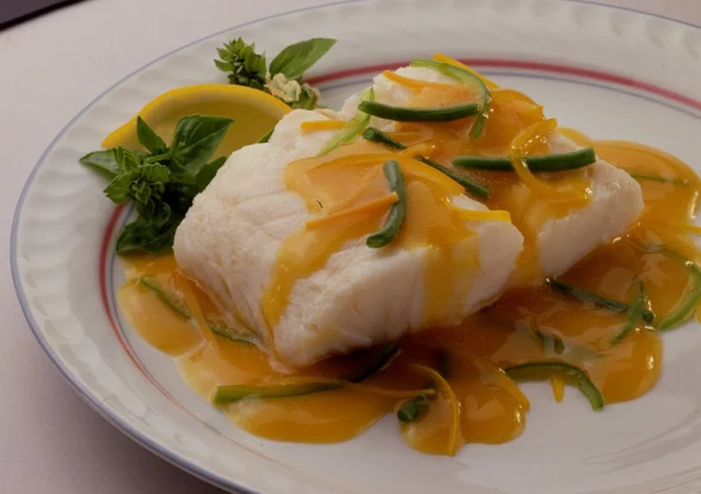 Merluza al horno con salsa de naranja Merca2.es