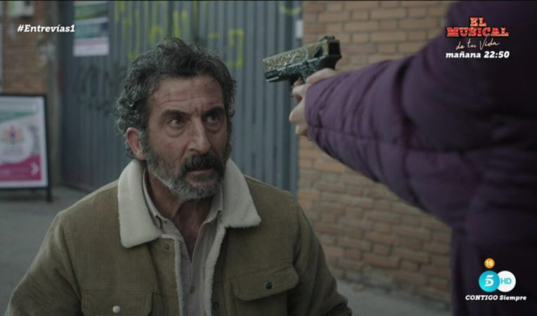 Nata encañona a Ezequiel