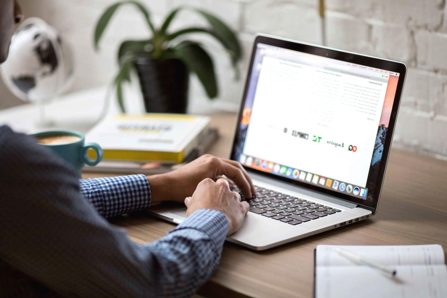 Sigue estas señales para saber si padeces mala circulación de la sangre 4 Merca2.es 7. Visión borrosa