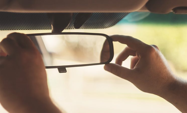 Los retrovisores son un elemento muy necesario al manejar