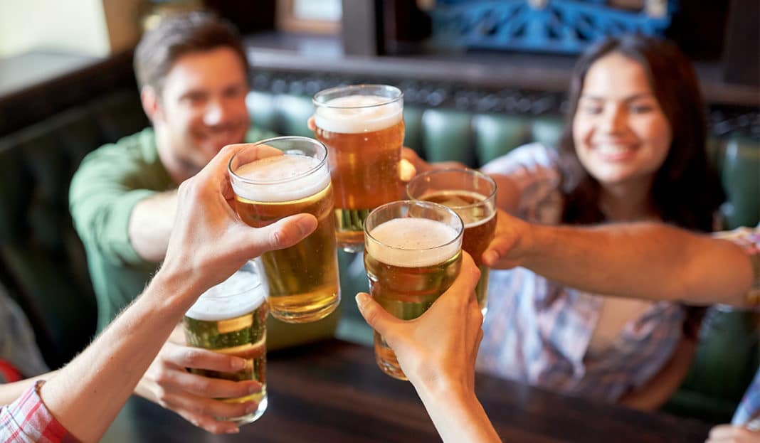 Alcohol y bienestar: 7 claves para cuidar tu salud 3 Merca2.es ¿Afecta el alcohol al sistema inmune?