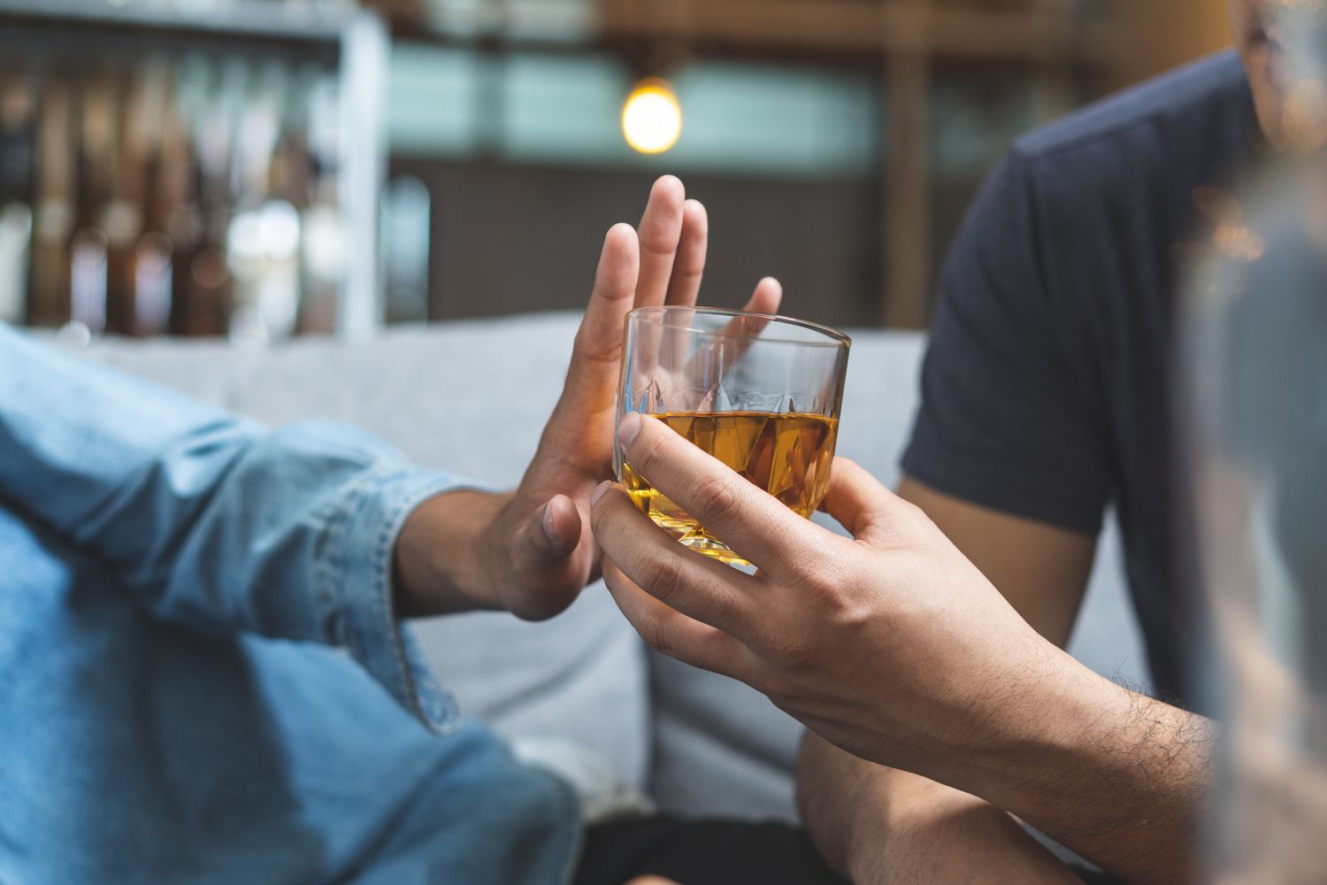 Alcohol y bienestar: 7 claves para cuidar tu salud 2 Merca2.es ¿Puede el alcohol ayudar a mantener una salud mental saludable?
