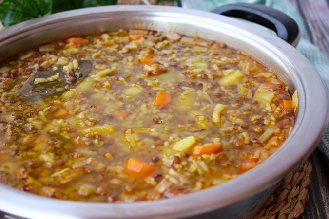 aspecto de las lentejas con patatas y arroz finalizada su coccion Merca2.es