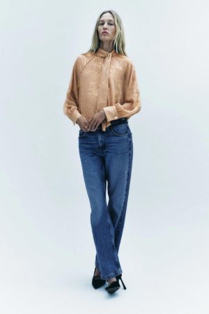 Te presentamos la colección de blusas de Zara ideales para conjuntar con tus vaqueros o cualquier otra prenda 2 Merca2.es camisa zara 8 10ec5f00 231018140248 1000x1500 Merca2.es