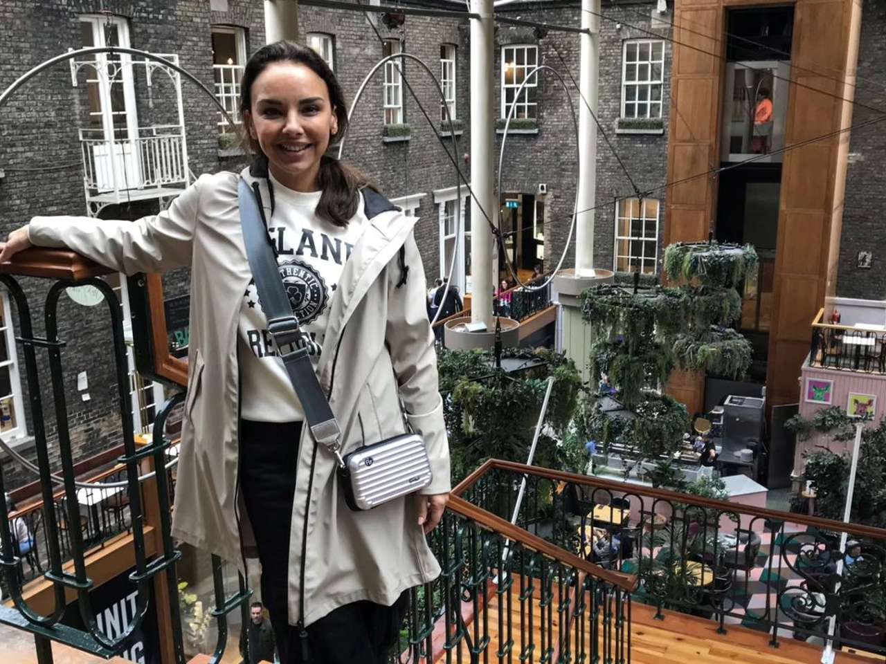 Chenoa ya se prepara para las lluvias con esta parka de Zara