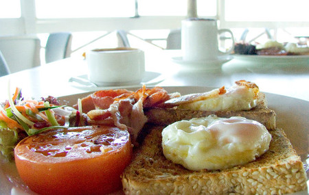 Nunca tomes estos alimentos en el desayuno si quieres comenzar el día con energía 83 Merca2.es desyuno fritos Merca2.es