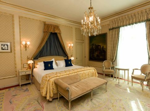 Habitación del Hotel Ritz (Madrid) El Hotel Ritz de Madrid subastará su mobiliario y decoración en mayo