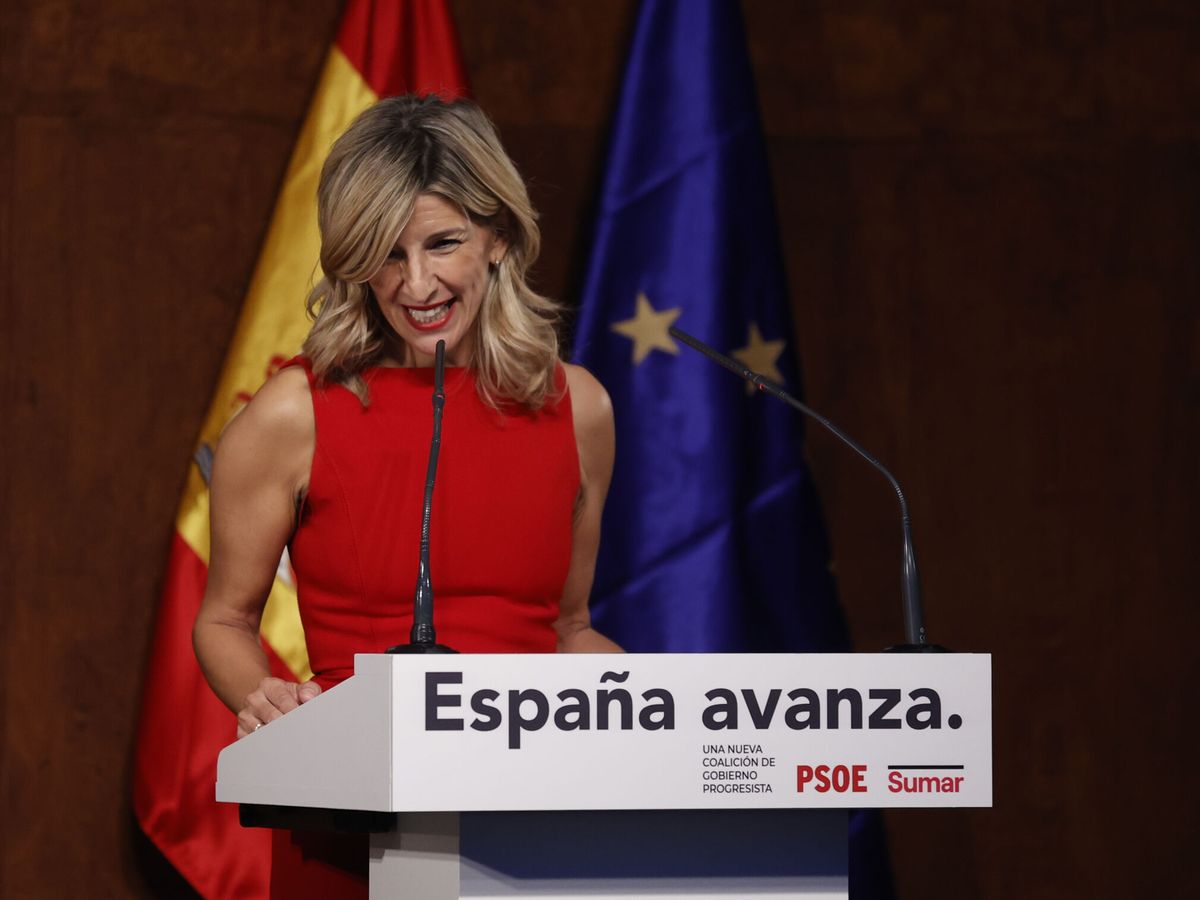 Zara tiene el vestido con el que Yolanda Díaz ha firmado el acuerdo de investidura con Pedro Sánchez 