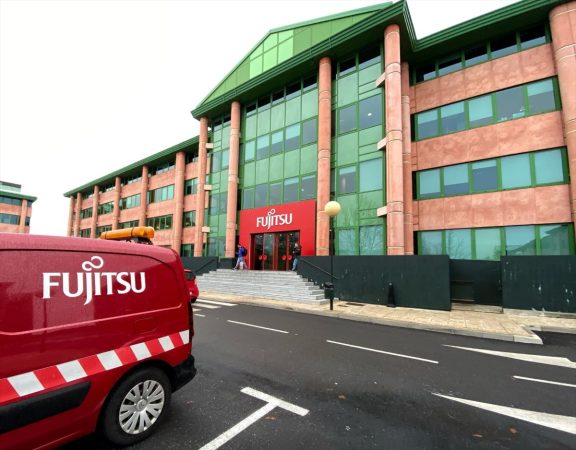 Fujitsu España impulsa un centro experto en informática para medicina de precisión 1 Merca2.es furgoneta compania fujitsu entrada sede fujitsu espana pozuelo alarcon Merca2.es