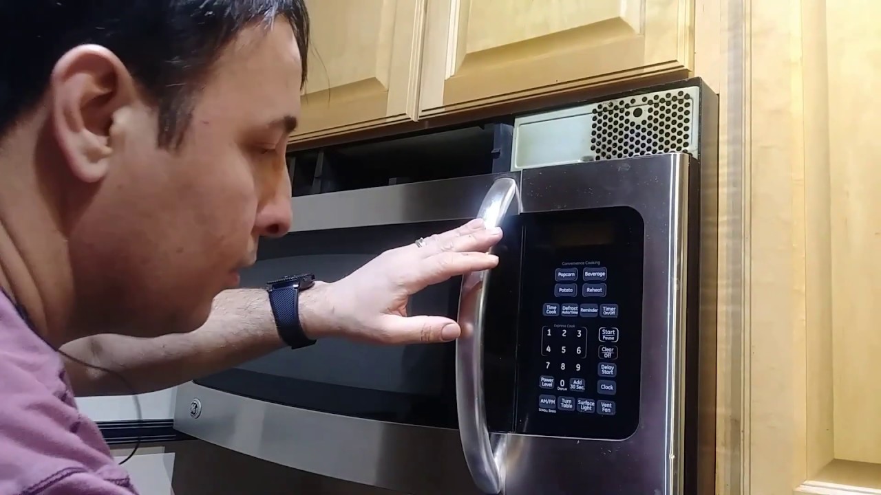 Nunca fue tan fácil quitar la grasa y restos de comida del microondas: prueba esta mezcla