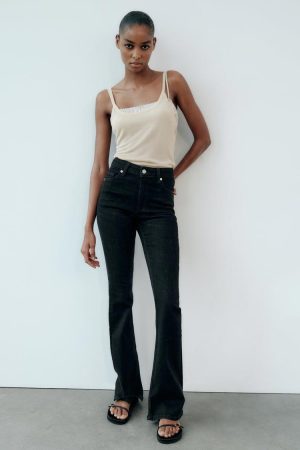 Los pantalones campana son la nueva tendencia y Zara tiene 10 modelos que te dejarán con la boca abierta 2 Merca2.es pantalones campana vaqueros de zara full lenght c79bc0be 231013152854 750x1125 Merca2.es