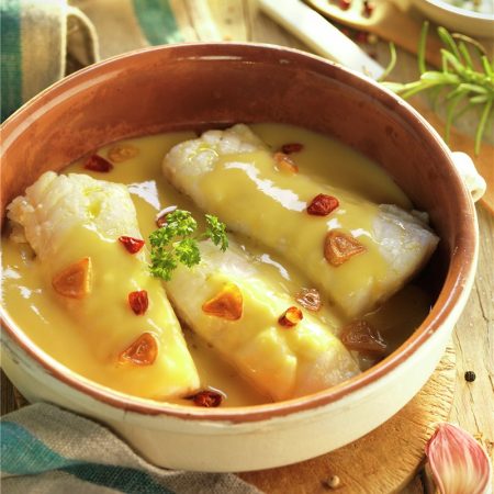 Así se hace uno de los platos más típicos de la gastronomía vasca, el bacalao al pil-pil 2 Merca2.es paso a paso para realizar bacalao al pilpil resultado final 5e89756a 800x800 Merca2.es