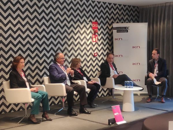 Laboratorios como Sanofi y Abbott piden renovar la distribución farmacéutica 4 Merca2.es Pharmalog reunión del sector de la distribución