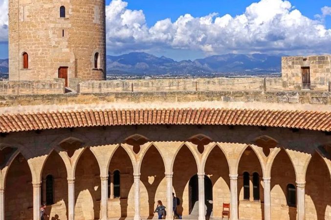 screenshot www.hola .com 2023.10.06 14 02 39 Merca2.es