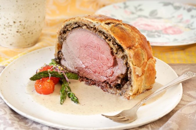 Receta de solomillo Wellington, una delicia para los sentidos 2 Merca2.es solomillo wellington con veloute al jerez Merca2.es