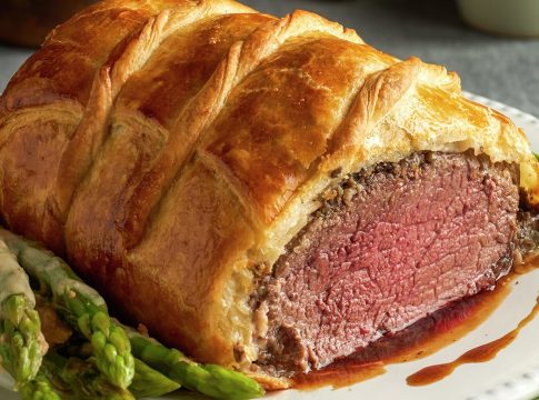 solomillo-wellington-de-ternera-con-esparragos-y-foie_67346f16_1280x720