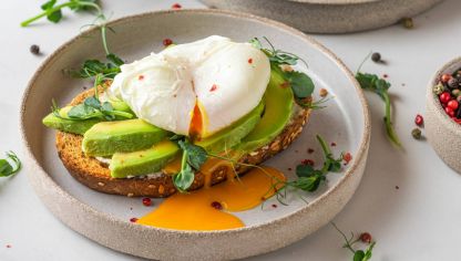 Nunca tomes estos alimentos en el desayuno si quieres comenzar el día con energía 85 Merca2.es tostada Merca2.es