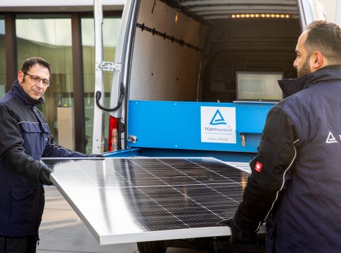 tuev-rheinland-press-photo-mobile-solar-lab tuev-rheinland-press-photo-mobile-solar-lab