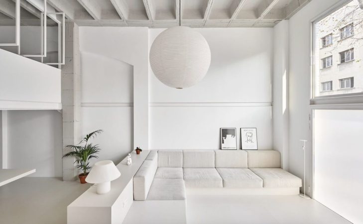 Simplifica tu espacio: estrategias para reducir el número de muebles