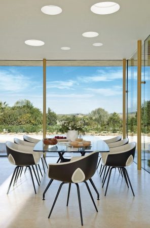 Transparencia en el diseño: la elegancia de los muebles transparentes