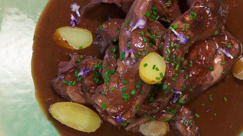 Exótica receta canaria de conejo en salmorejo, un choque de sabores 1 Merca2.es 3661349 Merca2.es