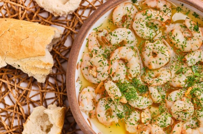 Receta sencilla de gambas al ajillo: un festín de sabor pensando en las Fiestas Navideñas 1 Merca2.es 63fe9ade6fef0 Merca2.es