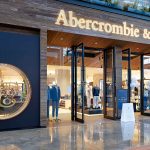 Promos al alza y precios bajos: por qué Abercrombie & Fitch llega al tercer trimestre con más presión pese al tirón de Hollister