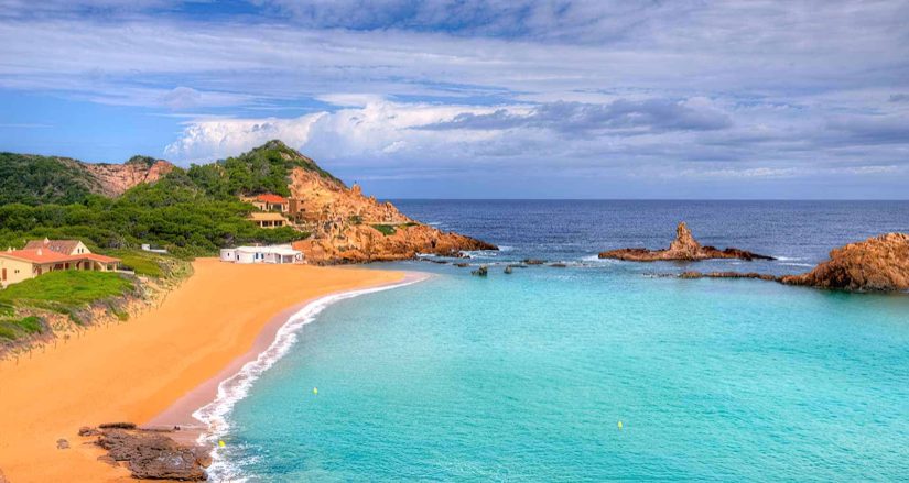 CALA PREGONDA: EL IMPRESIONANTE ESCENARIO DE LOS OCRES
