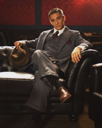 De futbolista profesional a protagonizar la nueva serie de moda: 'La Moderna' 76 Merca2.es Carlos Labrado Canete La Moderna 4 Merca2.es