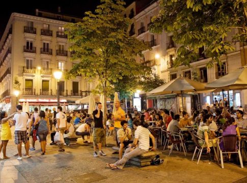 Chueca de noche El barrio que nunca duerme Chueca