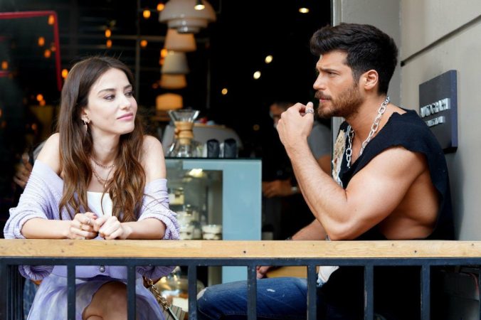 Can Yaman, más guapo que nunca, en su nueva serie turca que puedes disfrutar en Atresplayer 7 Merca2.es El hombre equivocado