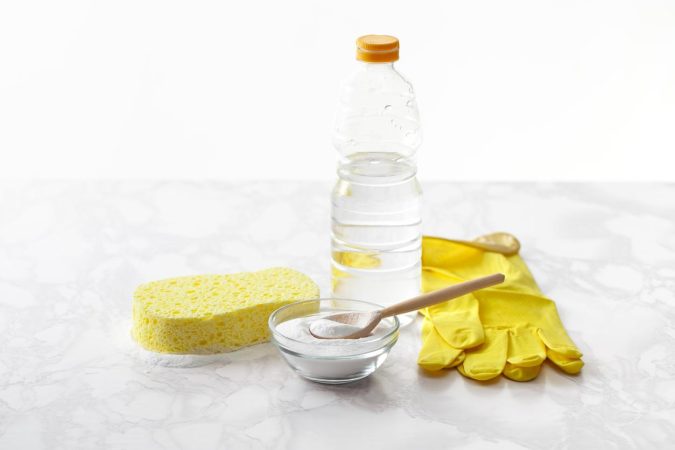 El uso de sal y vinagre para lavar los trapos